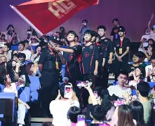  莎拉波娃赛事官方发布连败新规，雄鹿争议不断！
